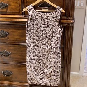 Sleeveless brown/white dress